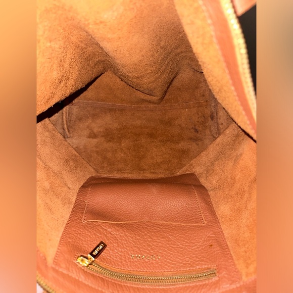 Cuyana Classic Pebbled Leather Zip Tote - Picture 6 of 9